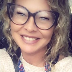 Meet your Posher, Emilee